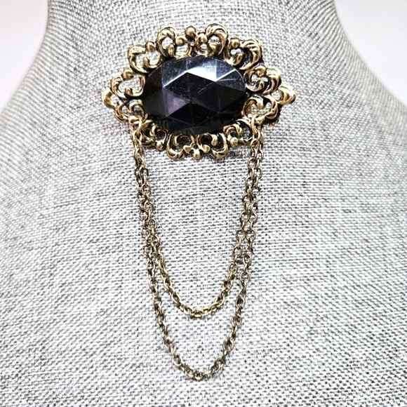 VINTAGE Victorian Revival Gold Tone Black Dangling Chain Brooch Pin - Picture 1 of 5